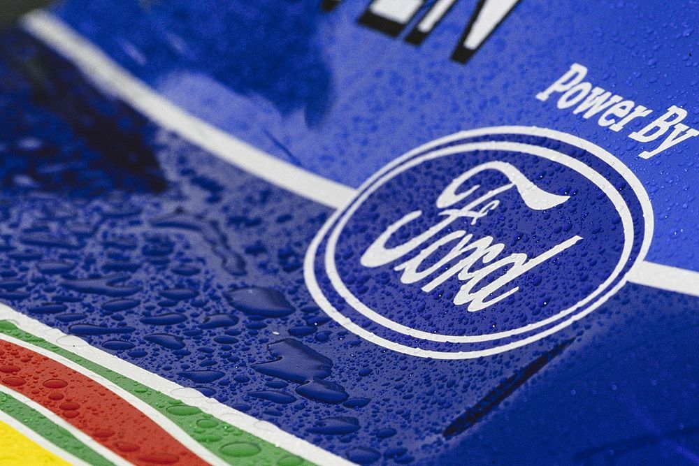 Gotas de lluvia en un Ford Benetton B194