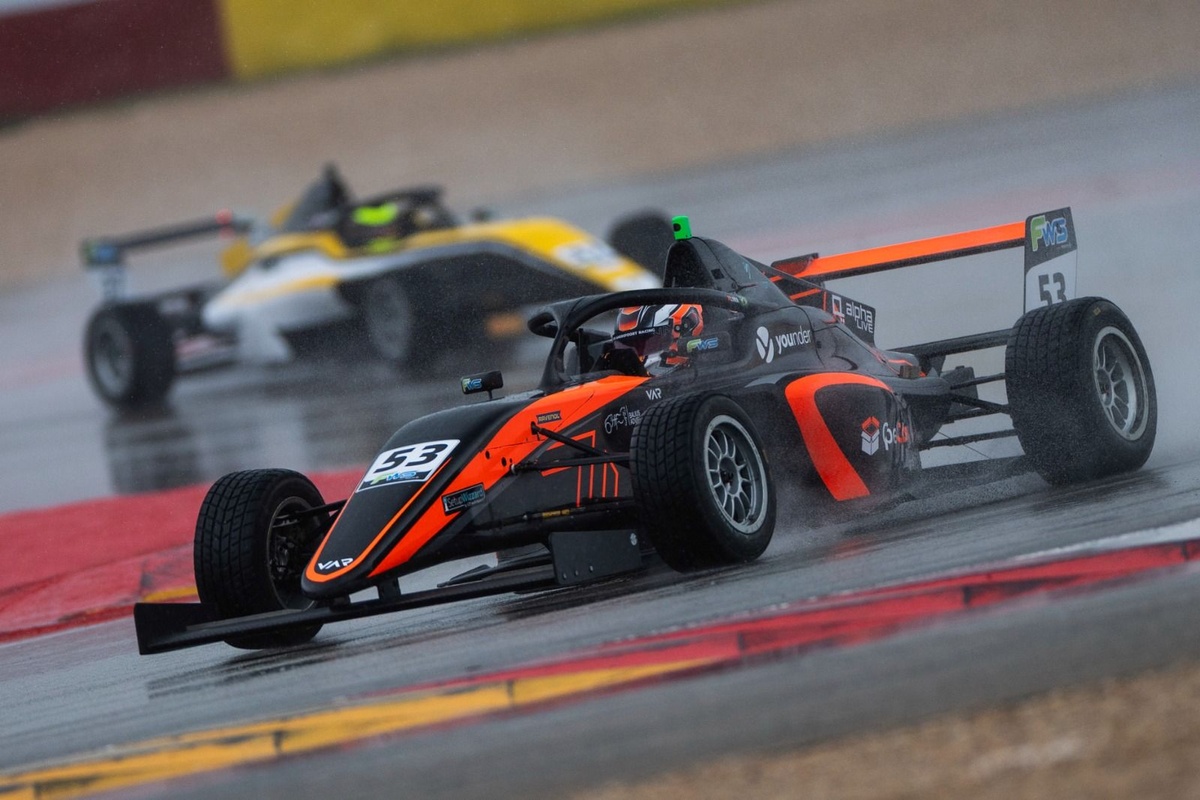 Pedro Lima estreia na F4 Italiana em meio a grid de 48 competidores