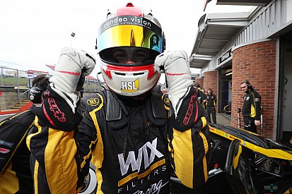 Snetterton BTCC: Goff holds off Sutton to win wet Race 1