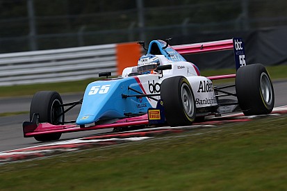 Primera victoria de una mujer en la F3 Británica