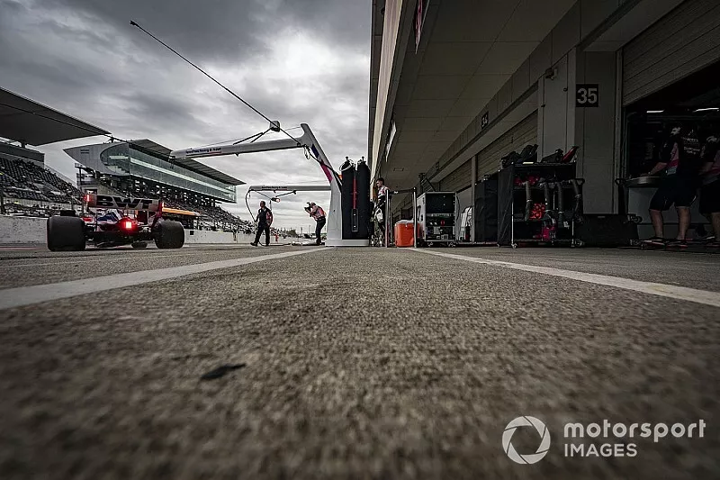 Sergio Perez, Racing Point RP19, quitte son garage