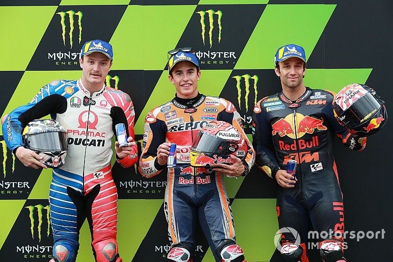 Ganador de la pole Marc Márquez, Repsol Honda Team, segundo clasificado Jack Miller, Pramac Racing, tercer clasificado Johann Zarco, Red Bull KTM Factory Racing
