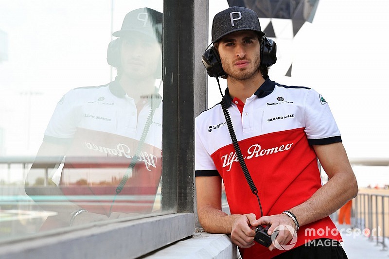 A Ferrari következő szupertehetsége, aki a saját útját járja: nem