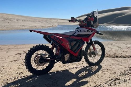 El argentino que afronta el Dakar 2025 con una moto eléctrica