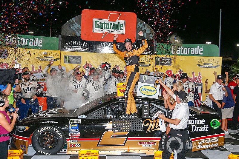 Brad Keselowski rompe el ayuno de victorias en Darlington