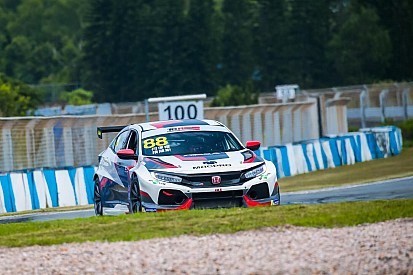 China: debutto con doppia pole position per André Couto con la Honda