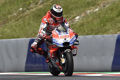 L'Austria è ancora Rossa Ducati: uno straripante Lorenzo batte Marquez dopo un duello infuocato