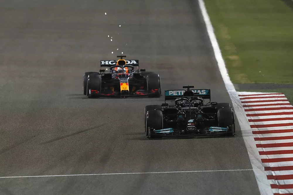 Lewis Hamilton, Mercedes W12, Max Verstappen, Red Bull Racing RB16B