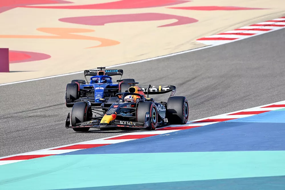 Max Verstappen, Red Bull Racing RB19, Alex Albon, Williams FW45