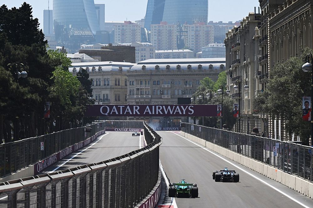 Pierre Gasly, Alpine A523, Lance Stroll, Aston Martin AMR23