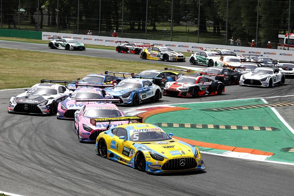 Start action, Vincent Abril, Haupt Racing Team Mercedes AMG GT3 leads