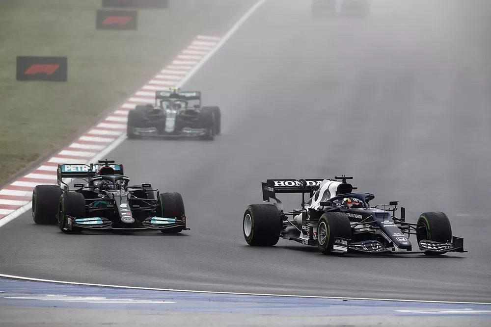 Yuki Tsunoda, AlphaTauri AT02, Lewis Hamilton, Mercedes W12, and Sebastian Vettel, Aston Martin AMR21