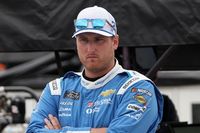 NASCAR: Austin Hill é suspenso após jogar Aric Almirola no muro em Indianápolis