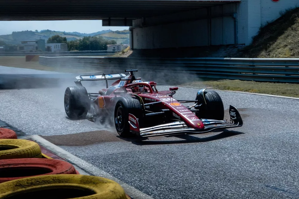 Zhou Guanyu, Ferrari