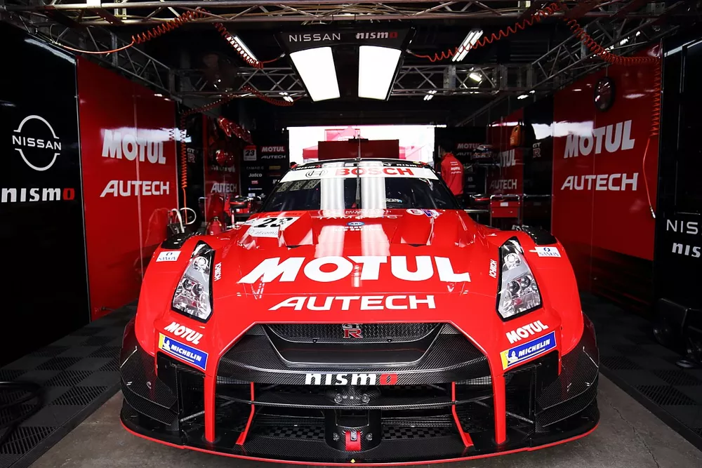 #23 MOTUL AUTECH GT-R