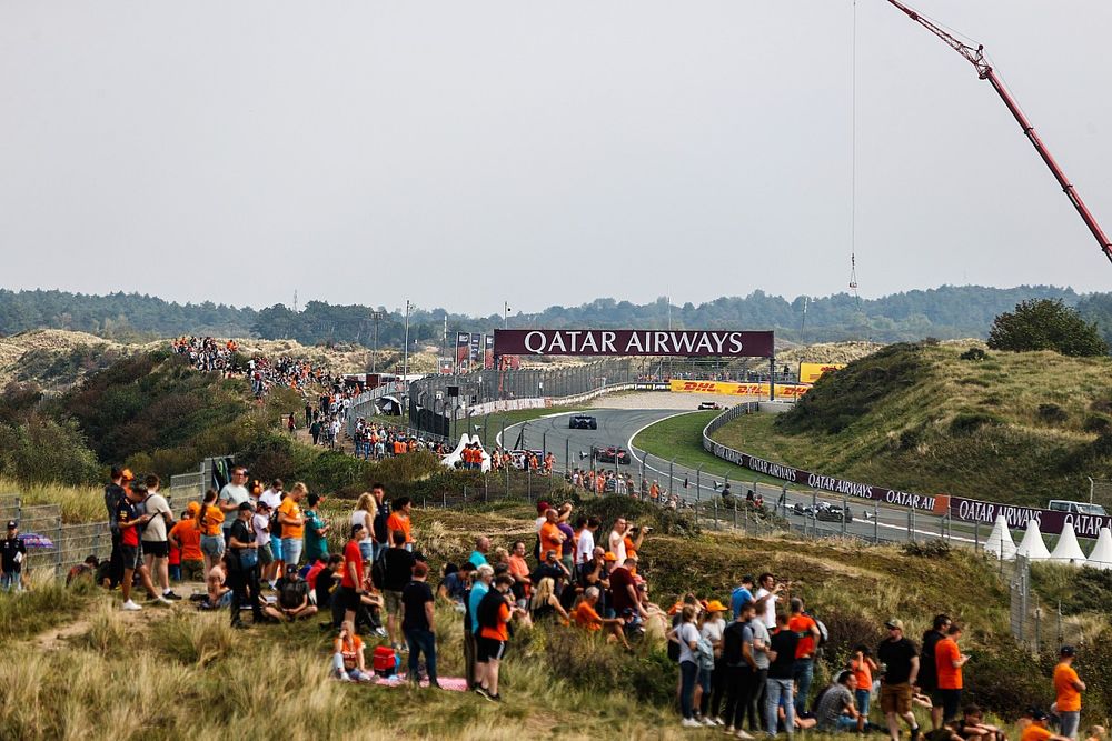 Charles Leclerc, Ferrari SF-23, Daniel Ricciardo, AlphaTauri AT04
