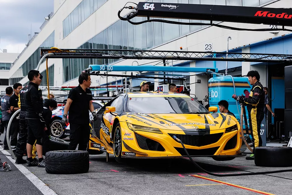 #18 UPGARAGE NSX GT3