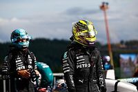 Los pilotos de Mercedes trabajan tiempo extra en la fábrica