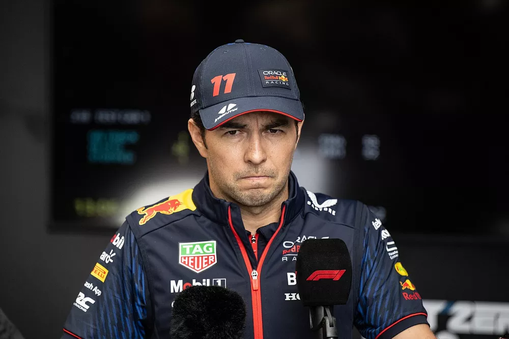 Sergio P&eacute;rez, Red Bull Racing, habla con la prensa 
