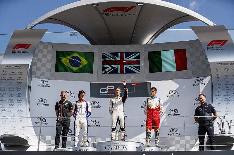 Podio: segundo puesto Pedro Piquet, Trident, ganador Jake Hughes, ART Grand Prix, tercer lugar Leonardo Pulcini, Campos Racing