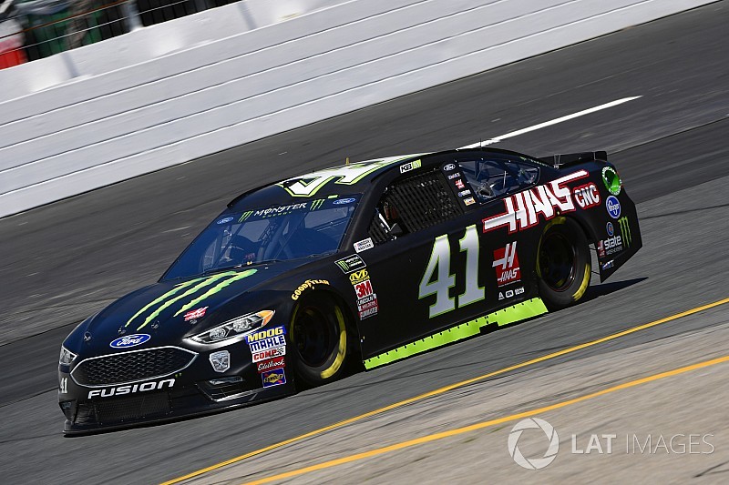 Kurt Busch gana la pole en New Hampshire y Suárez en noveno