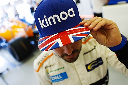 Alonso élvezte, hogy a Ferrari és Leclerc is őt kereste a pályán