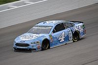 Kevin Harvick logra la pole en Kansas y Suárez en 14°