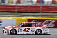 Su&aacute;rez noveno y Kyle Larson primero en la Happy Hour para Charlotte
