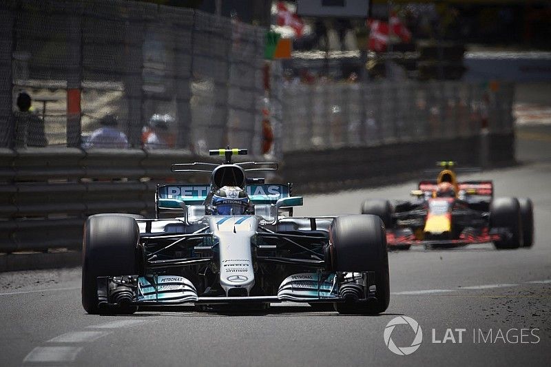 Valtteri Bottas, Mercedes AMG F1 W08, Max Verstappen, Red Bull Racing RB13
