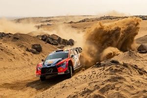 Pustynna burza w czołówce