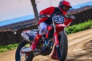 MotoGP: Dois meses ap&oacute;s acidente, Marc M&aacute;rquez volta a pilotar moto em treino com Diogo Moreira