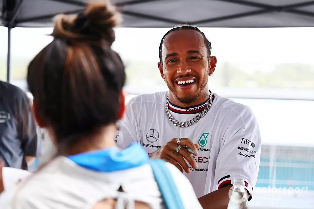 Lewis Hamilton, Mercedes-AMG, meets some fans
