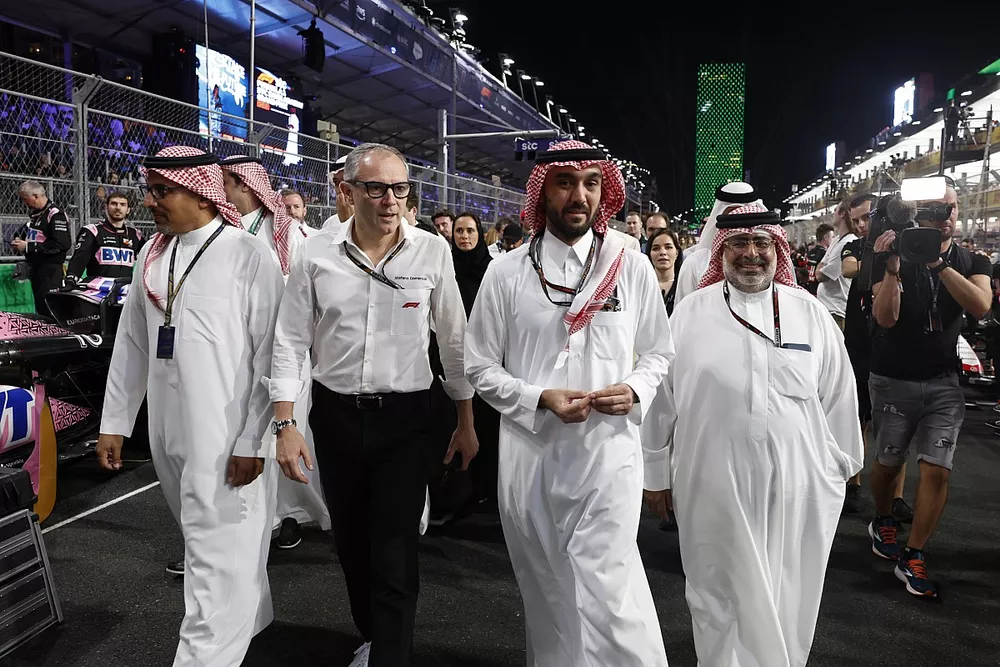 Stefano Domenicali, CEO, Formula 1, on the grid with Saudi dignitaries