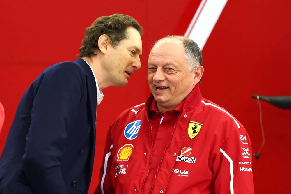 Frederic Vasseur, Ferrari,y  John Elkann, presidente y CEO de Ferrari