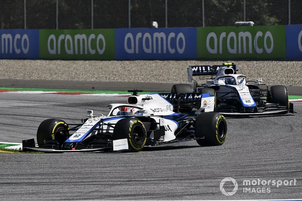 George Russell, Williams FW43, precede Nicholas Latifi, Williams FW43