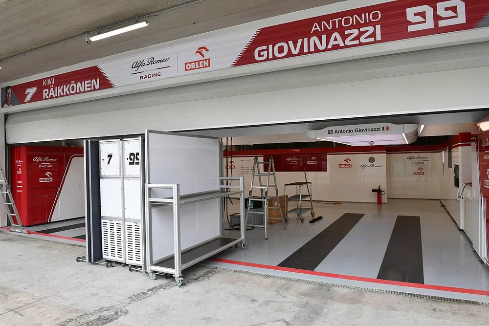 Alfa Romeo Racing C41 garage
