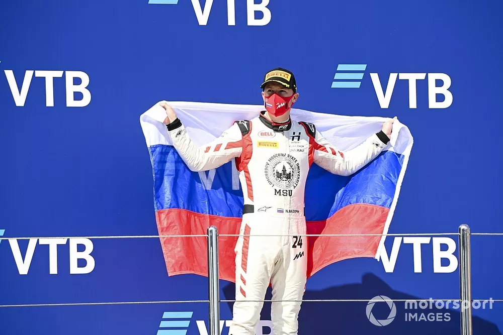 Nikita Mazepin, Hitech Grand Prix f&ecirc;te sur le podium