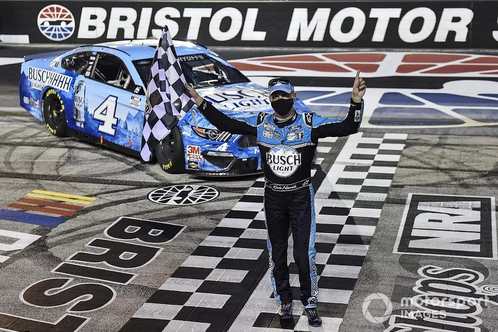 Ganador Kevin Harvick, Stewart-Haas Racing, Ford Mustang