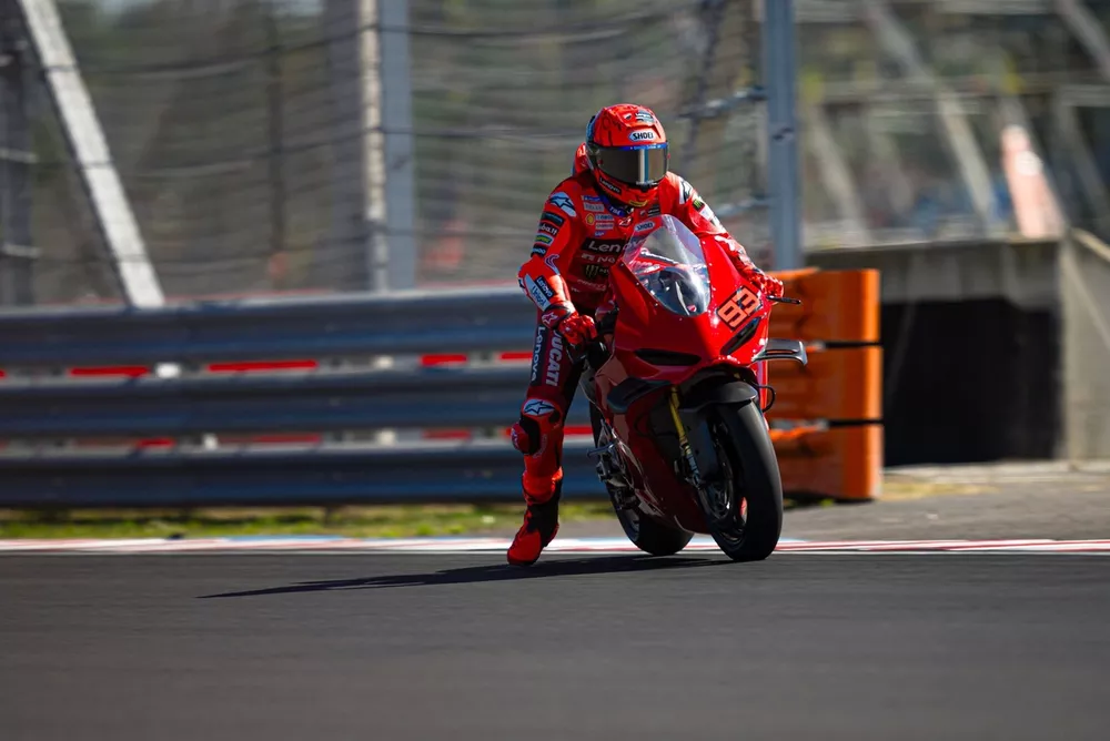 Marc Marquez lors d'un entrainement avec la Ducati Panigale V4 S au Balaton Park