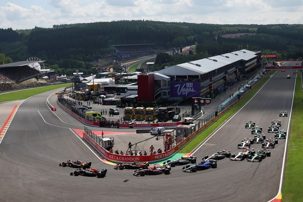 Lando Norris, McLaren, Oscar Piastri, McLaren, Max Verstappen, Red Bull Racing