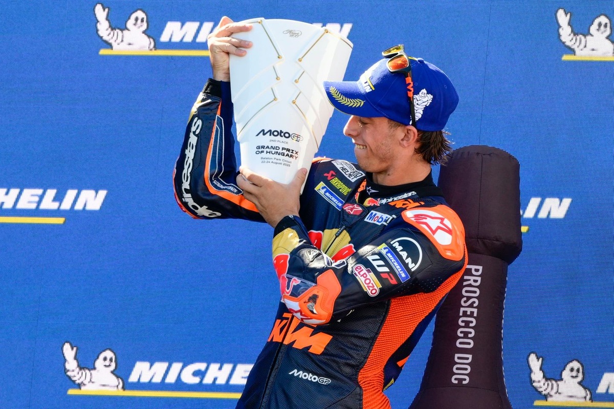 Acosta ravi de son podium après avoir mis le 