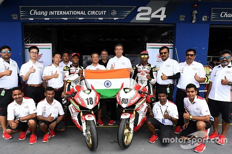 Rajiv Sethu and Senthil Kumar with Honda Racing India team