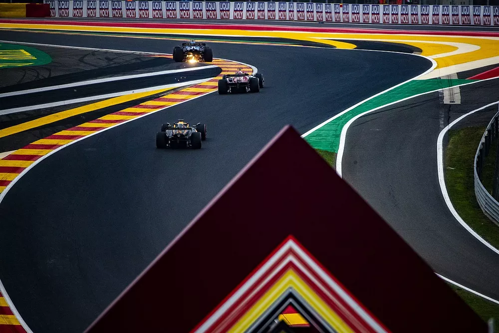 Esteban Ocon, Alpine A522, Zhou Guanyu, Alfa Romeo C42, Daniel Ricciardo, McLaren MCL36