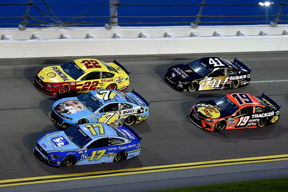 Chris Buescher, Roush Fenway Racing, Ford Mustang Fifth Third Bank, Corey LaJoie, Spire Motorsports, Chevrolet Camaro Built bar, Joey Logano, Team Penske, Ford Mustang Shell Pennzoil