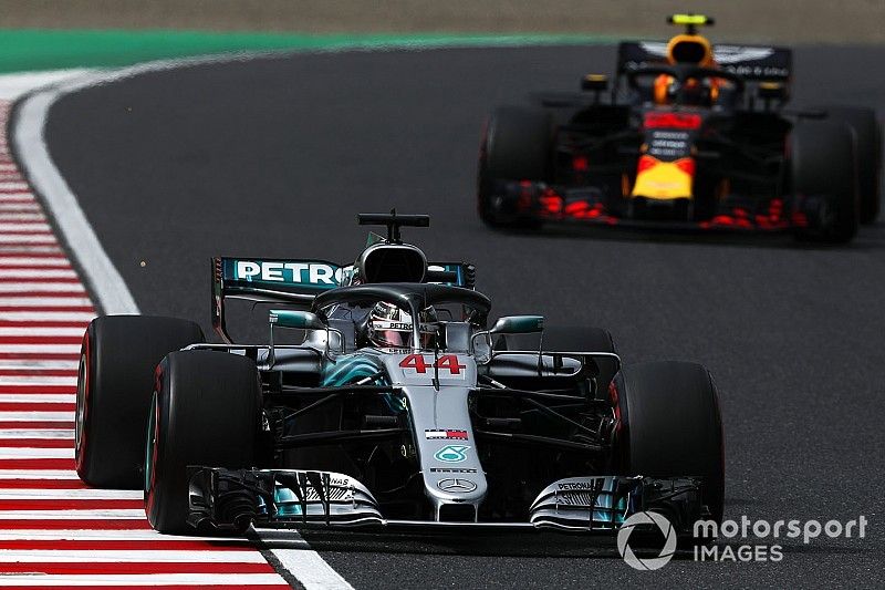 Lewis Hamilton, Mercedes AMG F1 W09 EQ Power+ y Max Verstappen, Red Bull Racing RB14 