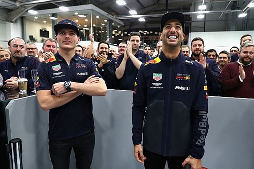 Ricciardo se despidió de Red Bull con una visita a la fábrica