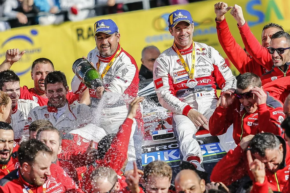 Winnaars Sébastien Loeb, Daniel Elena, Citroën World Rally Team Citroën C3 WRC met het team