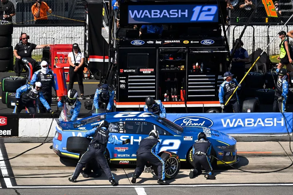 Ryan Blaney, Team Penske, Wabash Ford Mustang, Pit Stop