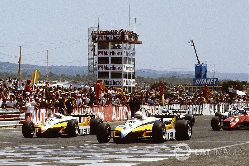 Start: René Arnoux, Renault RE30B, Alain Prost, Renault RE30B lead