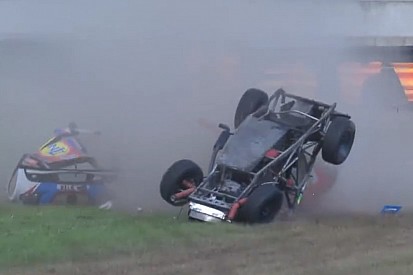 Video: Heftige Überschläge bei australischen Tourenwagen